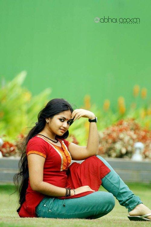 Download Jaadayum Mudiyum poster
